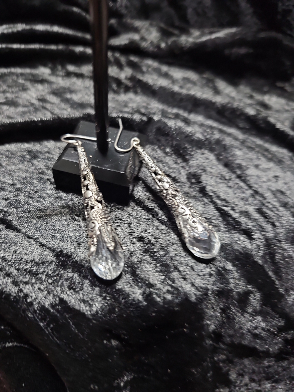 Vintage-Style Silver Filigree Teardrop Crystal Earrings - Silver